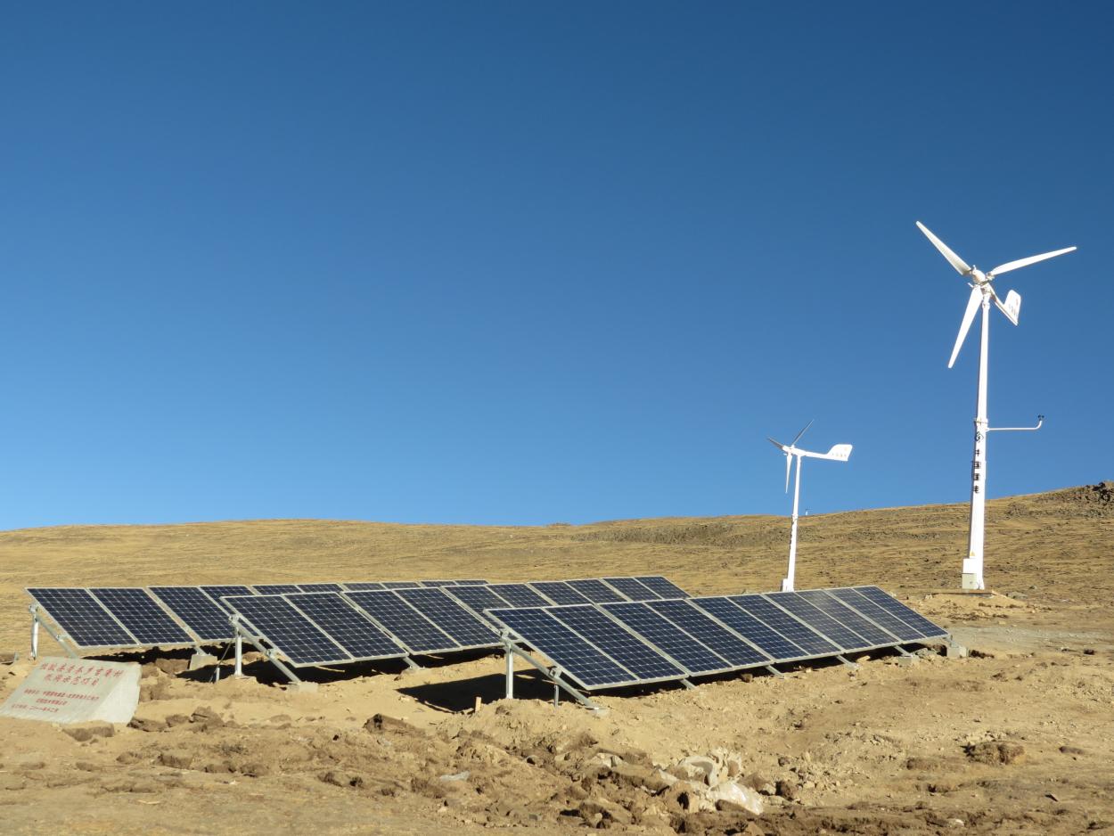 Wind and Solar Hybrid Solutions For Home